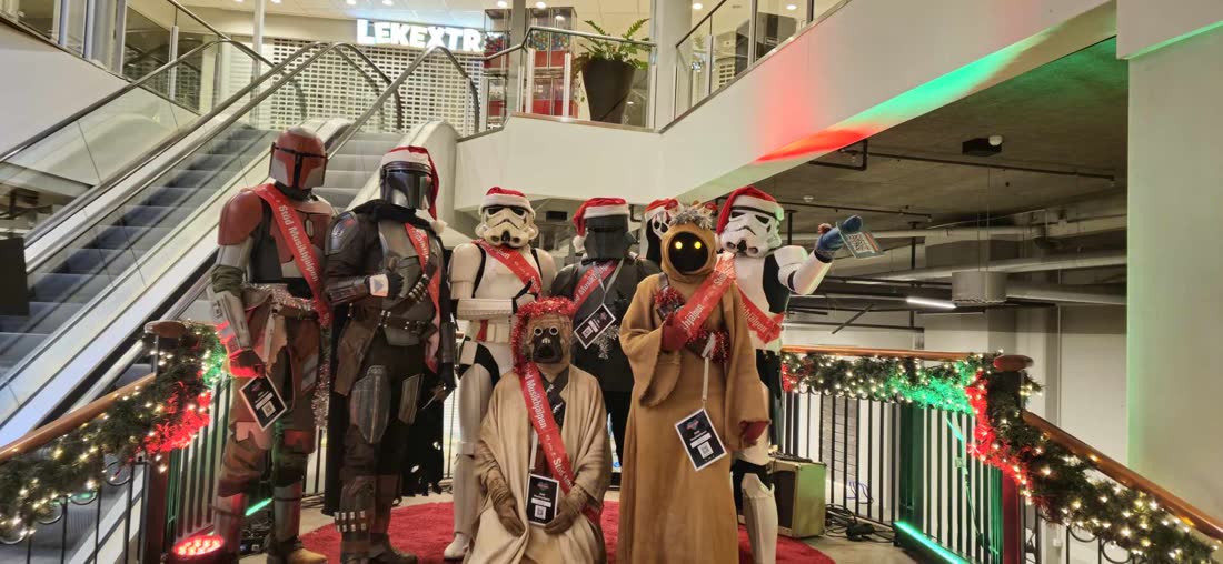 Group troop photo at Musikhjälpen 2024, including Mandalorians, a stormtrooper, an imperial officer, and two Jawas